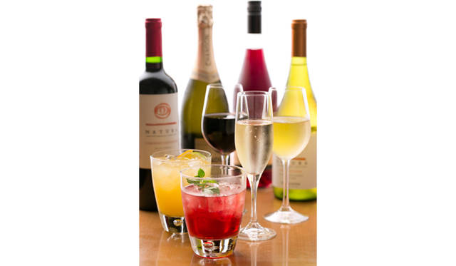 17:00からのディナータイムにはアルコールも登場