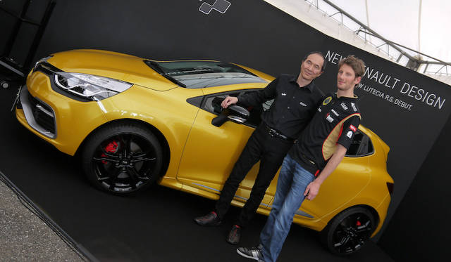 左は大極司ルノー・ジャポン代表取締役、右がロータスのF1ドライバー、ロマン・グロージャン選手（新型ルーテシア ルノー・スポール発表会）