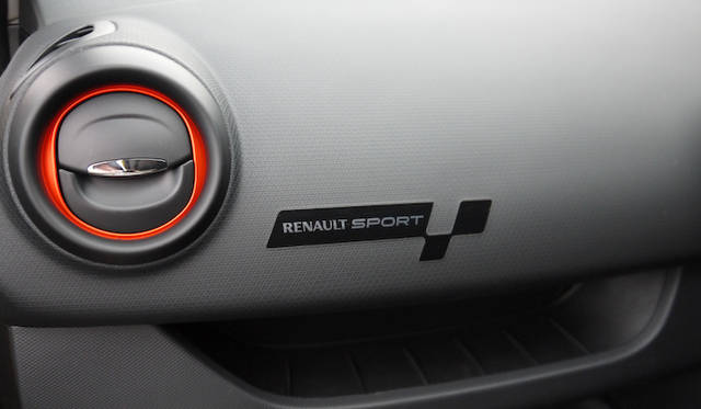 新型ルーテシア ルノー・スポール発表会