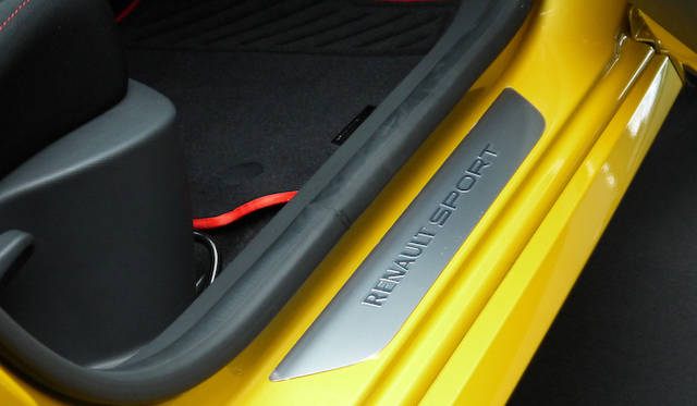 新型ルーテシア ルノー・スポール発表会