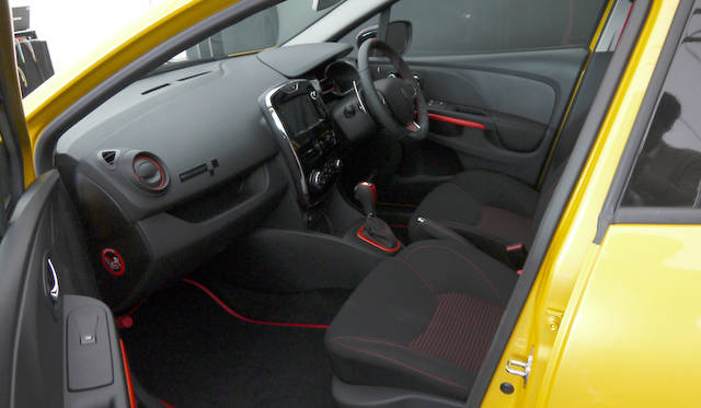 新型ルーテシア ルノー・スポール発表会