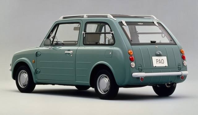 社会現象を巻き起こすほどの人気を得た「Be-1」のあとを受けて、製作された日産のパイクカー第2弾。台数限定だったBe-1にたいし、パオは期間限定という手法をとった。その結果予約が殺到、注文期間の3ヵ月の間に予想をはるかに上まわる注文をうけつけ、最大で1年以上の納車待ちが発生。大ヒットを記録した。