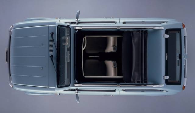 社会現象を巻き起こすほどの人気を得た「Be-1」のあとを受けて、製作された日産のパイクカー第2弾。台数限定だったBe-1にたいし、パオは期間限定という手法をとった。その結果予約が殺到、注文期間の3ヵ月の間に予想をはるかに上まわる注文をうけつけ、最大で1年以上の納車待ちが発生。大ヒットを記録した。