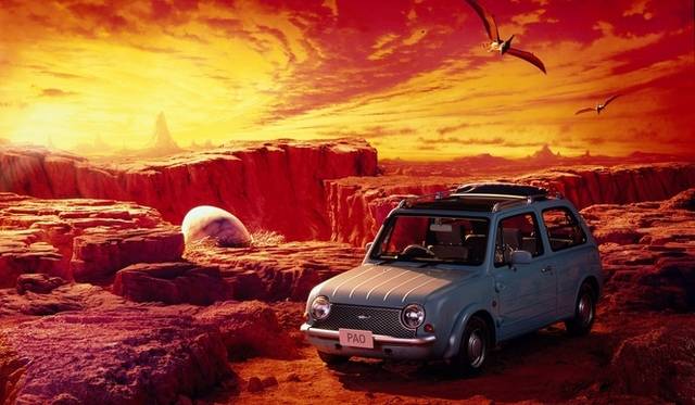 社会現象を巻き起こすほどの人気を得た「Be-1」のあとを受けて、製作された日産のパイクカー第2弾。台数限定だったBe-1にたいし、パオは期間限定という手法をとった。その結果予約が殺到、注文期間の3ヵ月の間に予想をはるかに上まわる注文をうけつけ、最大で1年以上の納車待ちが発生。大ヒットを記録した。