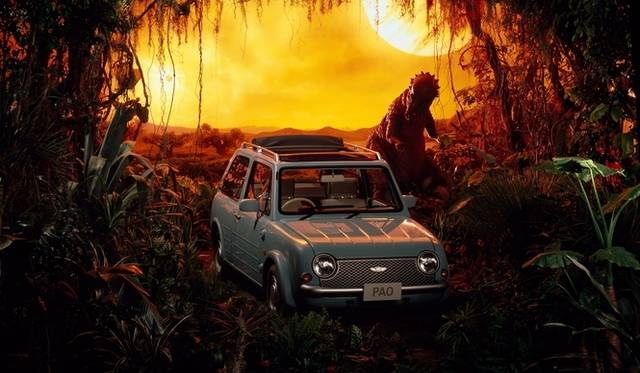 社会現象を巻き起こすほどの人気を得た「Be-1」のあとを受けて、製作された日産のパイクカー第2弾。台数限定だったBe-1にたいし、パオは期間限定という手法をとった。その結果予約が殺到、注文期間の3ヵ月の間に予想をはるかに上まわる注文をうけつけ、最大で1年以上の納車待ちが発生。大ヒットを記録した。