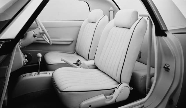 1989年の東京モーターショーでコンセプトカーが発表され、1991年に市販化されたパイクカーの第3弾。ベース車両はこれまで同様K10マーチで、パイクカー初のターボエンジンを搭載する。限定数は2万台だったが、抽選になるほどの人気だった。