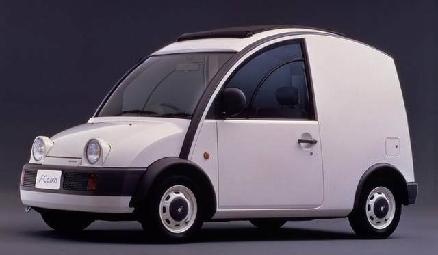 1989年に登場した日産のパイクカーで、シリーズでは唯一の商用車。ベースがマーチではなくパルサーのため、それまで登場したパイクカーよりも車格は上で、搭載エンジンも1.5リッターと大きい。センターメーターやインパネシフトなど、現在のクルマに通じる装備を採用していた。