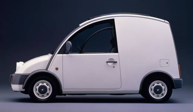 1989年に登場した日産のパイクカーで、シリーズでは唯一の商用車。ベースがマーチではなくパルサーのため、それまで登場したパイクカーよりも車格は上で、搭載エンジンも1.5リッターと大きい。センターメーターやインパネシフトなど、現在のクルマに通じる装備を採用していた。