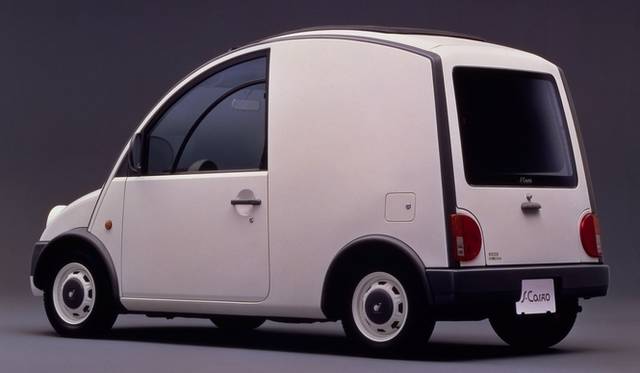 1989年に登場した日産のパイクカーで、シリーズでは唯一の商用車。ベースがマーチではなくパルサーのため、それまで登場したパイクカーよりも車格は上で、搭載エンジンも1.5リッターと大きい。センターメーターやインパネシフトなど、現在のクルマに通じる装備を採用していた。