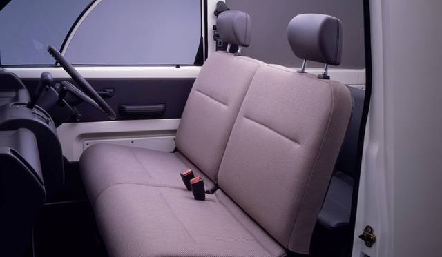 1989年に登場した日産のパイクカーで、シリーズでは唯一の商用車。ベースがマーチではなくパルサーのため、それまで登場したパイクカーよりも車格は上で、搭載エンジンも1.5リッターと大きい。センターメーターやインパネシフトなど、現在のクルマに通じる装備を採用していた。