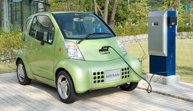 日産自動車が開発した電気自動車。コンパクトな車体は軽自動車登録になる。1997年の東京モーターショーでコンセプトカーとして登場したのち、2000年に発売。2002年まで生産された。