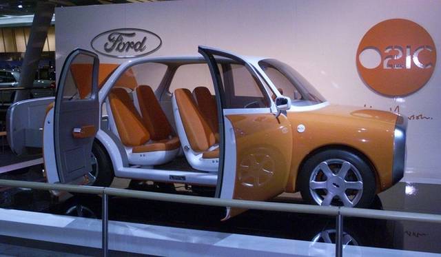 オーストラリアのデザイナー、マーク・アンドリュー・ニューソンが手がけた、フォードのコンセプトカー。74kWを発生する1.6リッターエンジンを搭載する。1999年に東京モーターショーでワールドプレミアされた。