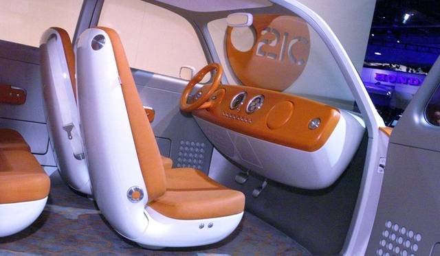 オーストラリアのデザイナー、マーク・アンドリュー・ニューソンが手がけた、フォードのコンセプトカー。74kWを発生する1.6リッターエンジンを搭載する。1999年に東京モーターショーでワールドプレミアされた。