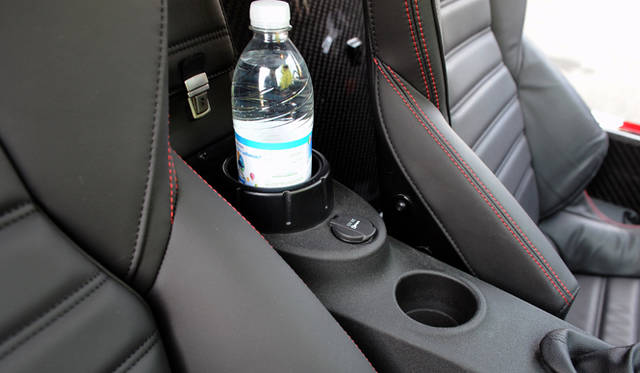 ドリンクホルダーは2本分