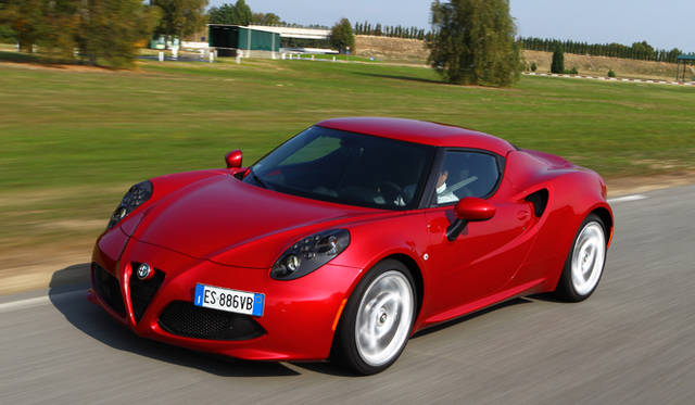 パールレッド（ROSSO COMPETIZIONE）は、「8C コンペティツィオーネ」とおなじスペシャルなボディカラーだ