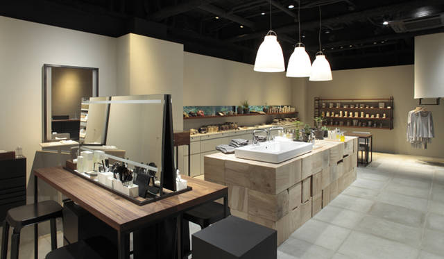 <strong>THREE｜スリー</strong>　ブランド初のスパ、ダイニングを併設する待望の路面店「THREE AOYAMA」