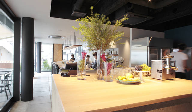 <strong>THREE｜スリー</strong>　THREEを食べる!?　ダイニング「REVIVE KITCHEN」