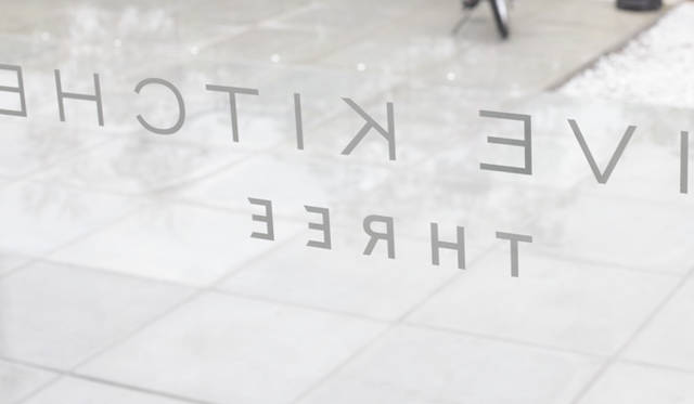 <strong>THREE｜スリー</strong>　THREEを食べる!?　ダイニング「REVIVE KITCHEN」