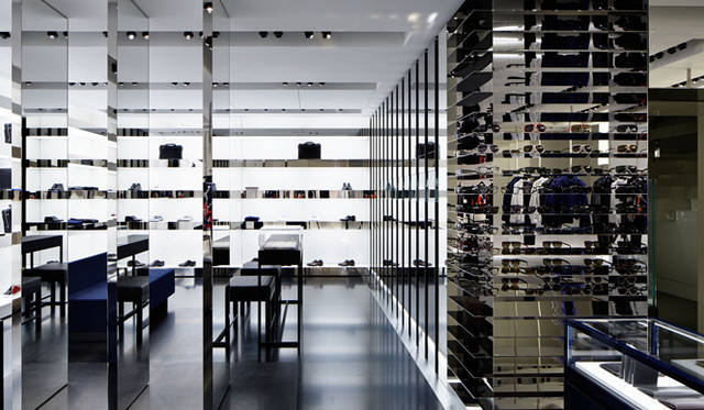 <strong>DIOR HOMME｜ディオール オム</strong>　リニューアルを遂げた表参道ブティックのメンズフロア　© Nacasa&Partners