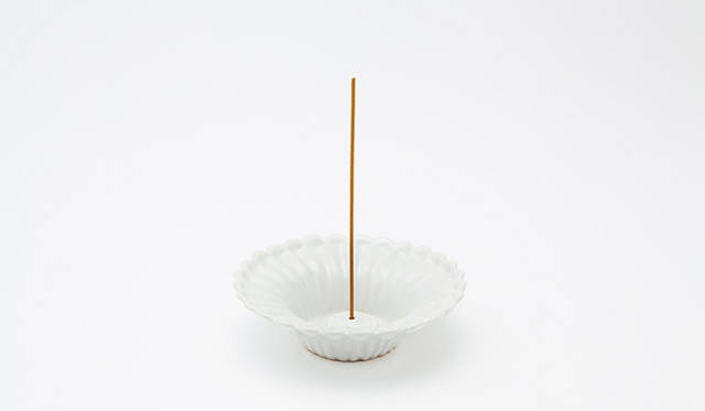 インセンスホルダー “Fleur”　サイズ｜直径125mm×高さ35mm　重量｜約120g　価格｜6300円