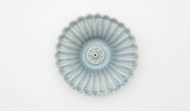 インセンスホルダー “Fleur”　サイズ｜直径125mm×高さ35mm　重量｜約120g　価格｜6300円