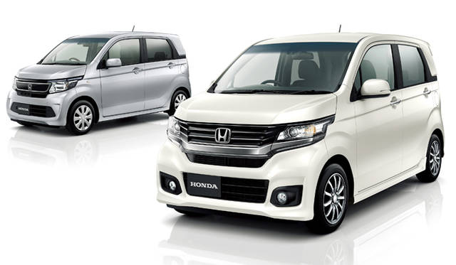「N」シリーズの新型軽自動車「N-WGN」（奥）と「N-WGN カスタム」（奥）