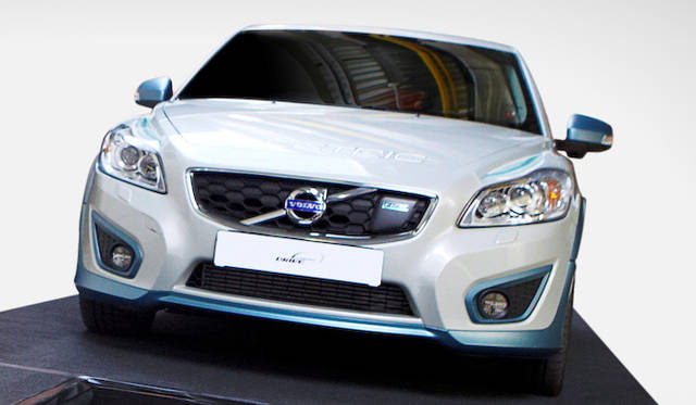 実験に供された車両に搭載されるモーターは最高出力89kW（120ps）を発揮。バッテリー容量は24kWh