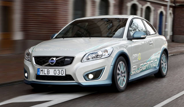 実験に供された車両に搭載されるモーターは最高出力89kW（120ps）を発揮。バッテリー容量は24kWh