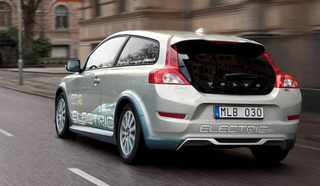 実験に供された車両に搭載されるモーターは最高出力89kW（120ps）を発揮。バッテリー容量は24kWh