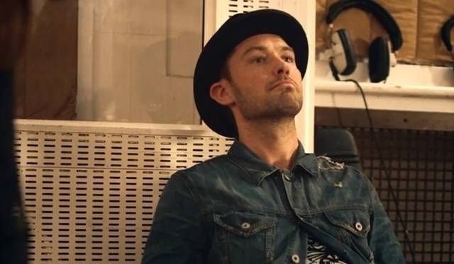 <strong>NEWS｜ケイト・モス、トム・フォード、ジョニー・デップらが出演するポール・マッカートニーの新曲PV「クイーニー・アイ」を公開！</strong>　ジュード・ロウ