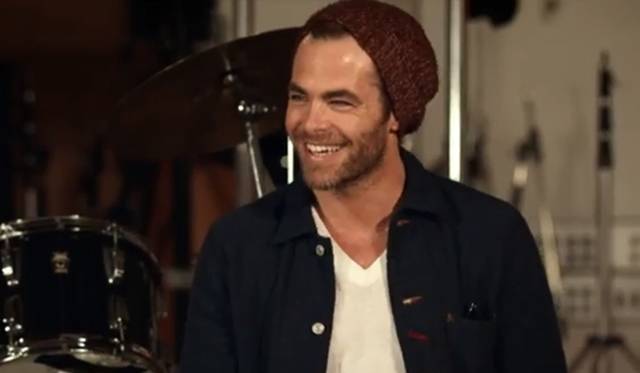 <strong>NEWS｜ケイト・モス、トム・フォード、ジョニー・デップらが出演するポール・マッカートニーの新曲PV「クイーニー・アイ」を公開！</strong>　クリス・パイン