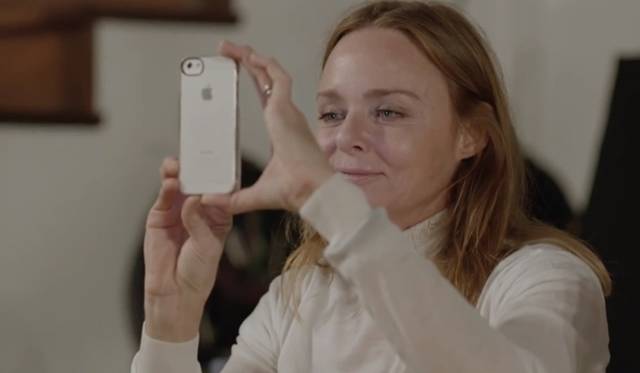 <strong>NEWS｜ケイト・モス、トム・フォード、ジョニー・デップらが出演するポール・マッカートニーの新曲PV「クイーニー・アイ」を公開！</strong>　ステラ・マッカードニーがPVのメイキング動画に登場