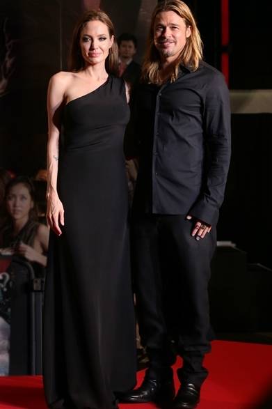 014 <strong>Carine Roitfeld |カリーヌ・ロワトフェルド</strong><br /><br />ニューヨークで開催された「The Fashion Group International’s 30th Annual Night 」に出席したカリーヌ・ロワトフェルド。セクシーなサンローランのジャンプスーツを着こなす抜群のスタイルはとても59歳には見えない!<br /><br />Courtesy of SAINT LAURENT