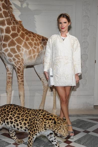 023 <strong>Carine Roitfeld |カリーヌ・ロワトフェルド</strong><br /><br />ニューヨークで開催された「The Fashion Group International’s 30th Annual Night 」に出席したカリーヌ・ロワトフェルド。セクシーなサンローランのジャンプスーツを着こなす抜群のスタイルはとても59歳には見えない!<br /><br />Courtesy of SAINT LAURENT