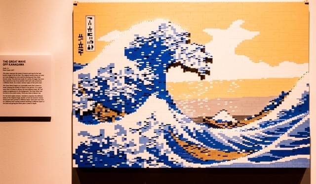 <strong>ART FILE 25｜「THE ART OF THE BRICK」</strong>　葛飾北斎の「神奈川沖浪裏」