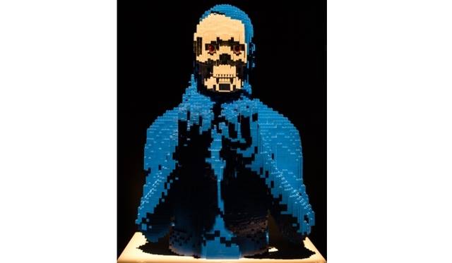 <strong>ART FILE 25｜「THE ART OF THE BRICK」</strong>　Underneath（下面）