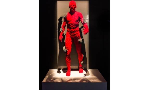 <strong>ART FILE 25｜「THE ART OF THE BRICK」</strong>　Grasp（握る）