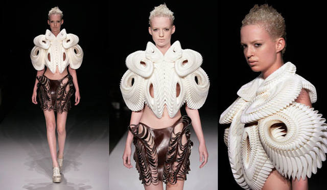 <strong>Any Tokyo｜エニートーキョー</strong>　「Any Tokyo 2013 : Design & Idea」　<strong>Daniel Widrig</strong><br>ダニエル・ウィドリッグは東京オリンピック2020で新国立競技場を手がけることが決まっている建築家ザハ・ハディットに数年間師事し2009年にスタジオを設立。2011年にオランダのファッションデザイナーIris van Herpenと開発し、Time Magazinの50ベストイノベーションにも選ばれた3Dプリントのドレスを展示<br />Photographs by Michel Zoeter