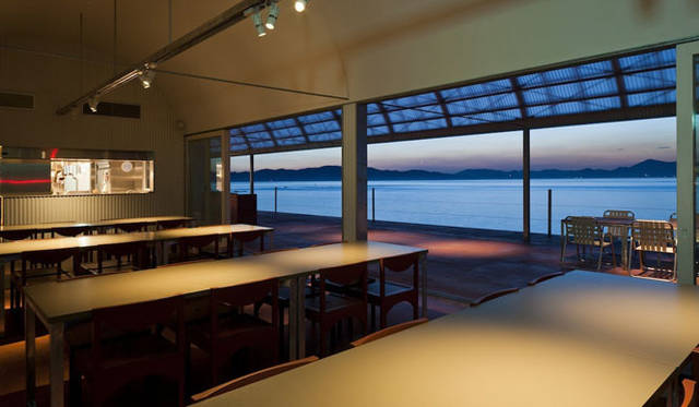 <strong>海のレストラン（2013年／香川県・豊島）</strong>　