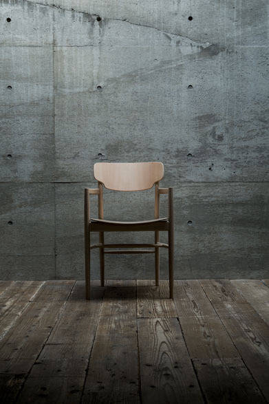 <strong>ACTUS｜アクタス</strong>　深澤直人デザイン新作家具シリーズ「AOYAMA」　AOYAMAアームチェア（W51.2×D50×H78×SH43.7cm）6万9000円（税抜・予価）