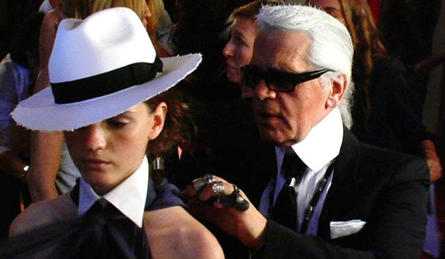 <strong>PASS THE BATON