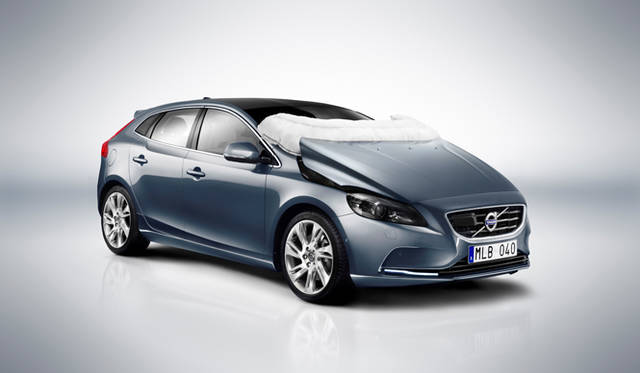 新型ボルボV40に搭載される、世界初導入となる｢歩行者用エアバッグ｣
