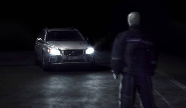 “夜間歩行者検知機能付き自動ブレーキ”