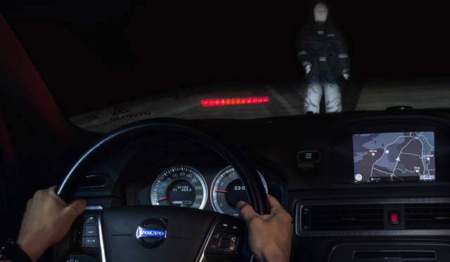 “夜間歩行者検知機能付き自動ブレーキ”