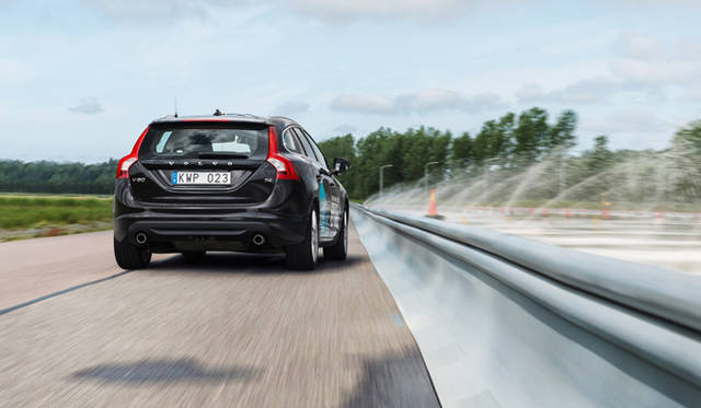 “路肩／障害物検知機能付き接触・逸脱回避システム”