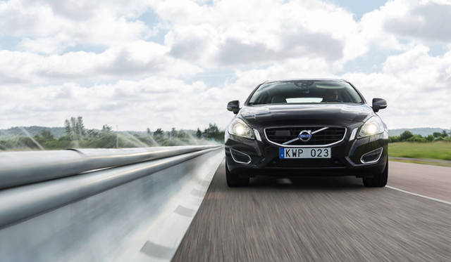 “路肩／障害物検知機能付き接触・逸脱回避システム”