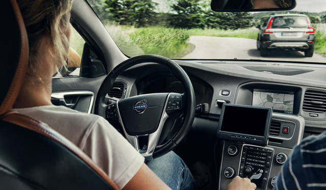 “自動操舵機能付き前車追従クルーズコントロール”