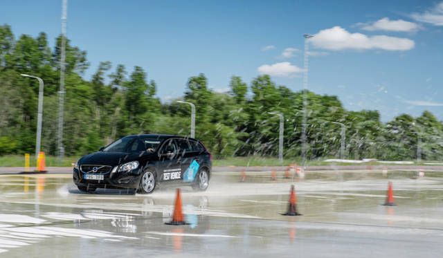 “車車間通信システム”
