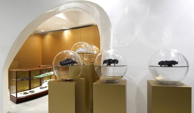 <strong>HEAVEN TANUDIREDJA｜ドーバー ストリート マーケット ギンザにて新作発表</strong>　DSMGにてスペシャルインスタレーション　© DOVER STREET MARKET GINZA