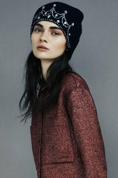 <strong>Markus Lupfer｜マーカス・ルーファーからクリスマス限定コレクションが登場！</strong><br /><br />ニット・ビーニー<br />価格｜2万3100円<br /><br />UNIT & GUEST CO., LTD <br />Tel.03-3710-3107